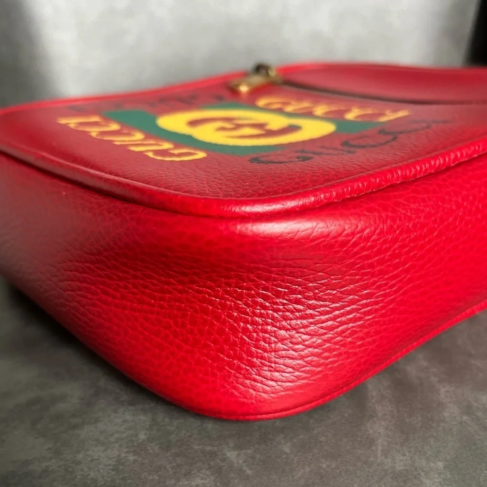 GUCCI Logo Print Leather Grained Calfskin Logo Messenger Bag Hibiscus Red